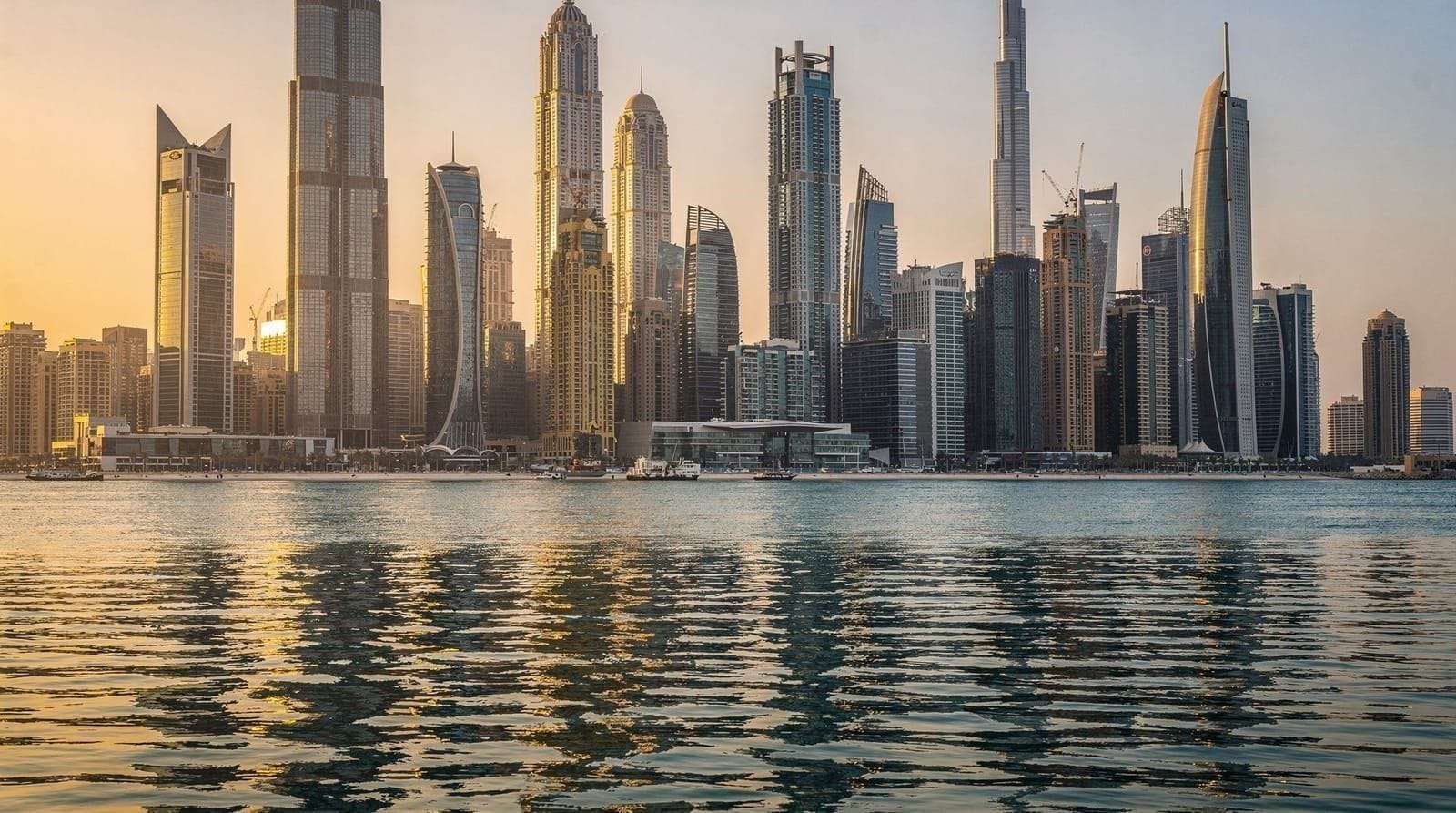 Dubai from Abu Dhabi — day trips, differences and what to expect